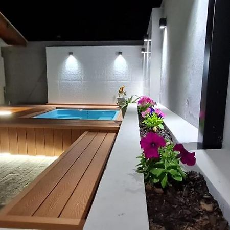 Casa Centrica Con Yacuzzi !!! Villa Puerto Iguazu Exterior photo